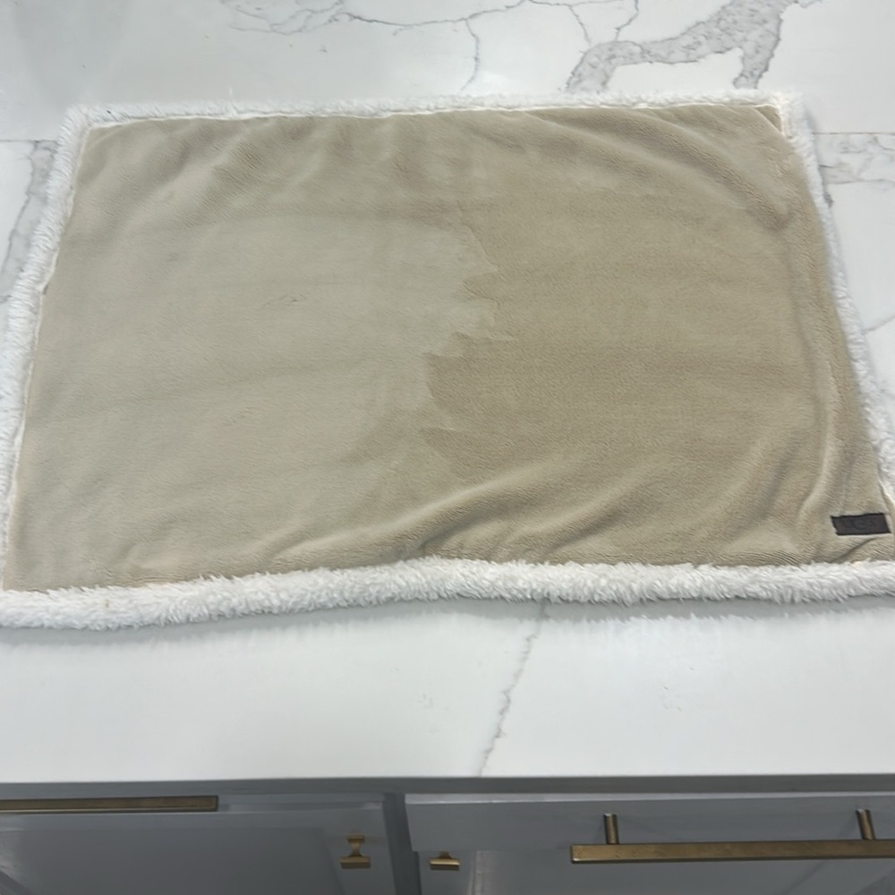 UGG Zipper Twin Pillows Soft‎ Case.